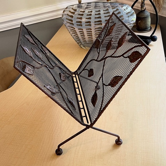 Mid Century Magazine Rack - Picture 2 of 5